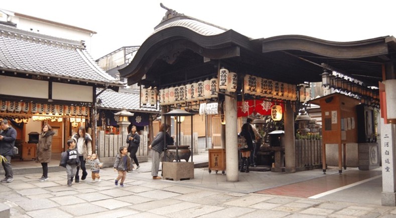 Hozenji Yokocho alley